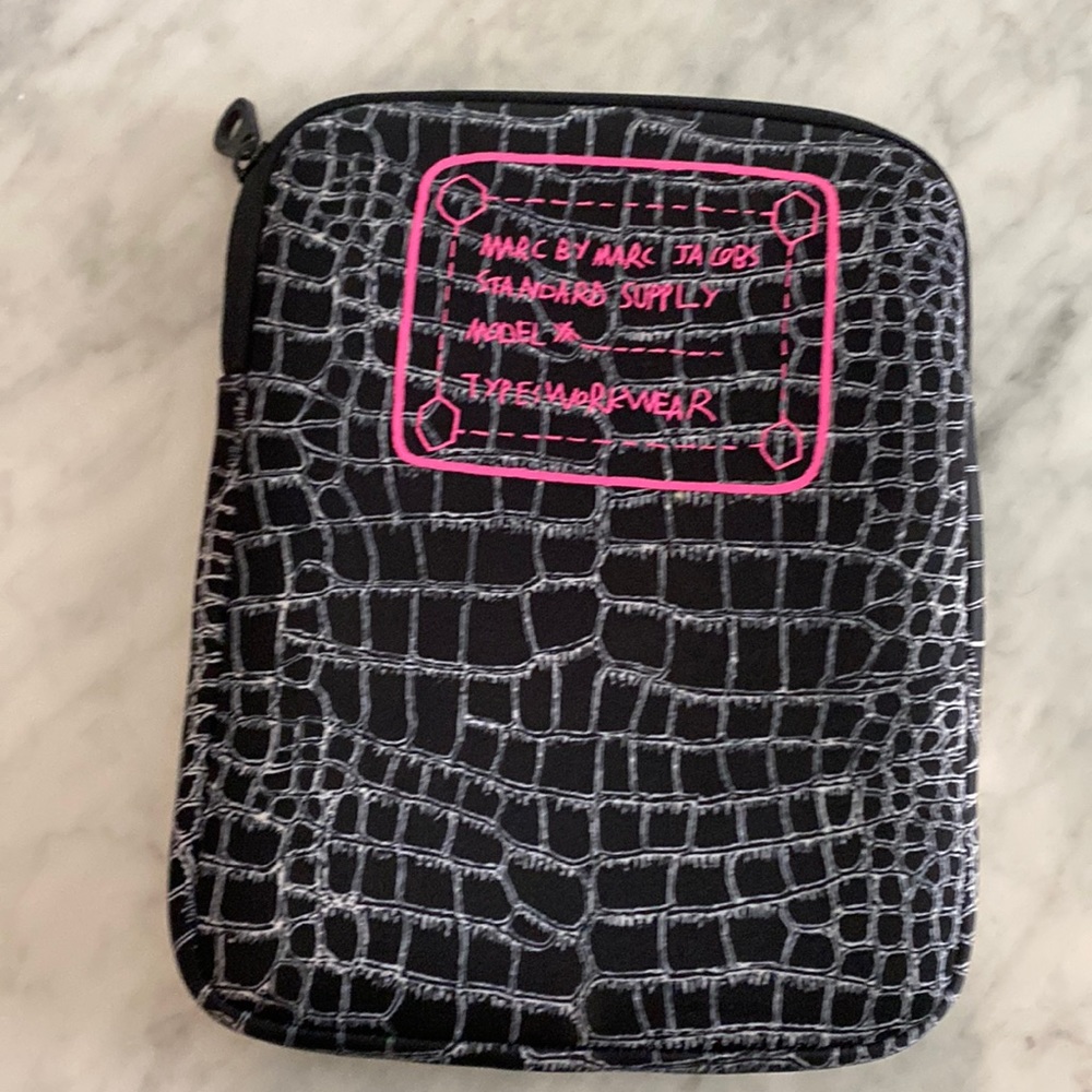 Marc Jacobs nice new table bag .. never used !
